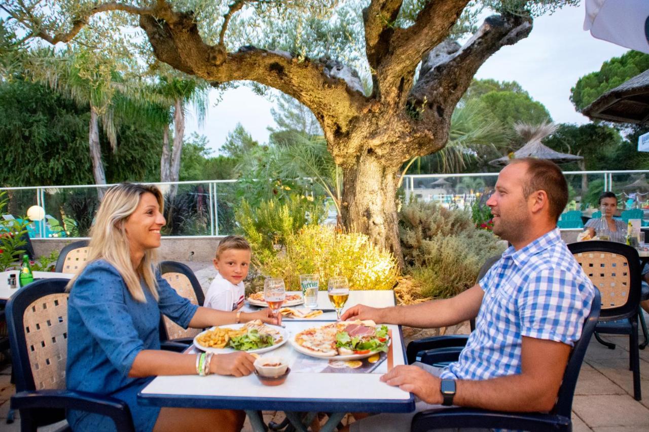 Chalets met buitenkeuken op Camping Leï Suves - JoyCasa Roquebrune-sur-Argens Buitenkant foto