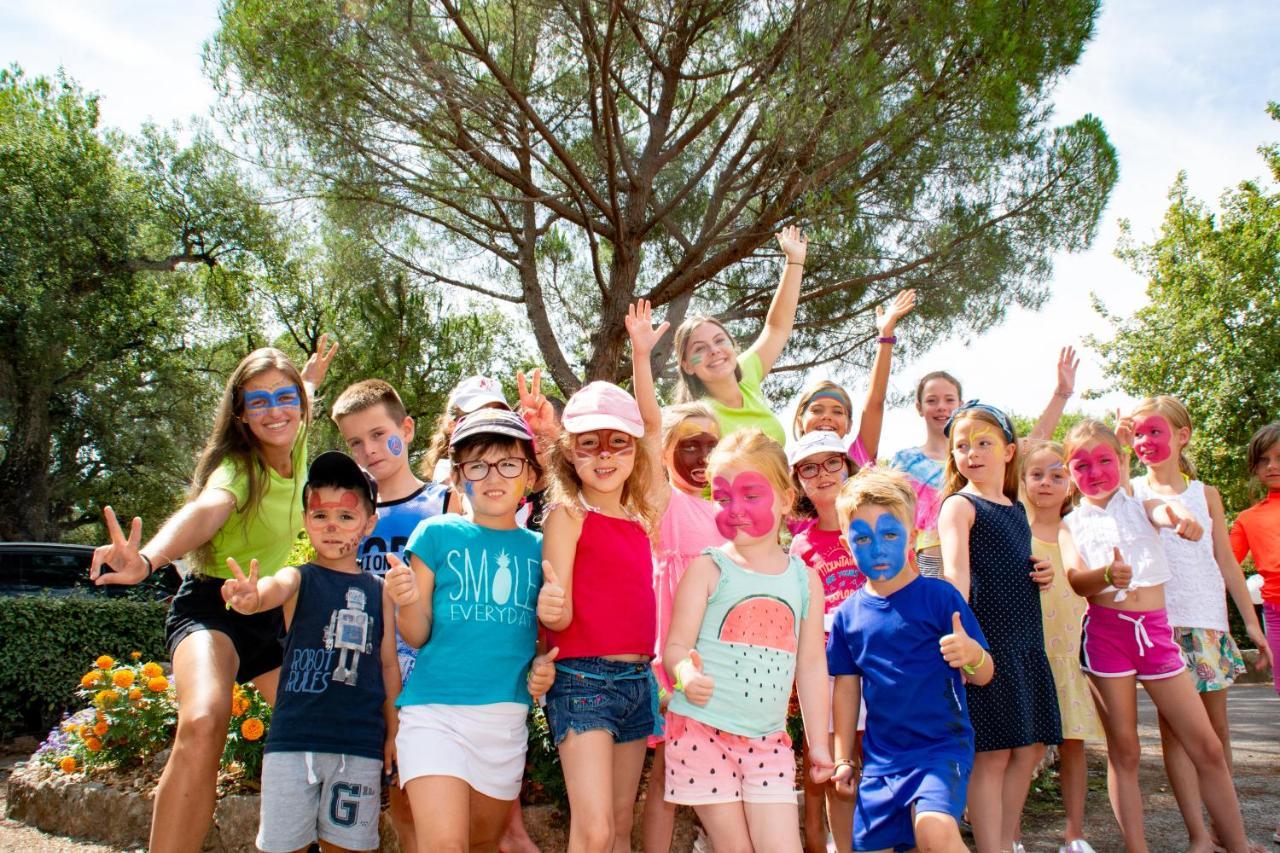 Chalets met buitenkeuken op Camping Leï Suves - JoyCasa Roquebrune-sur-Argens Buitenkant foto