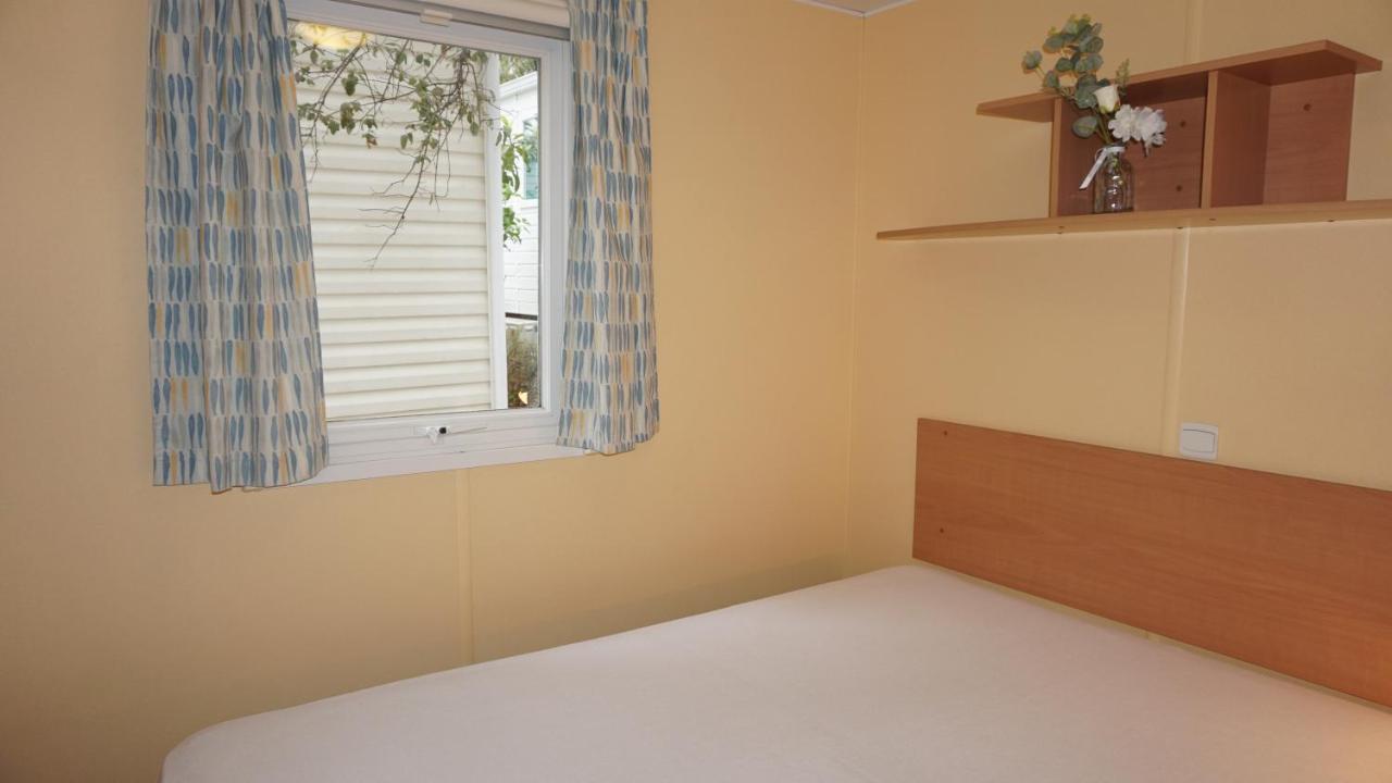 Chalets met buitenkeuken op Camping Leï Suves - JoyCasa Roquebrune-sur-Argens Buitenkant foto