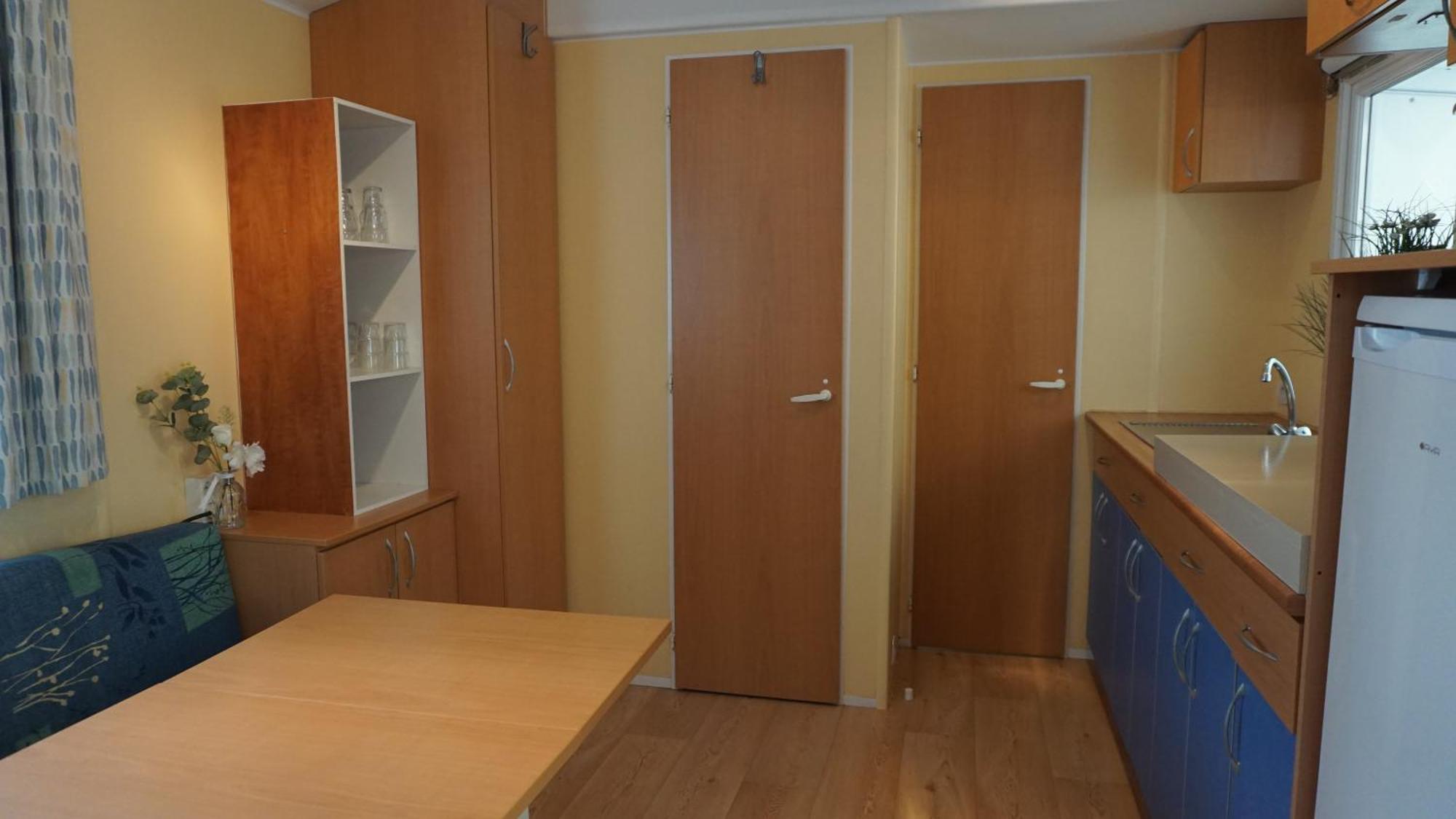 Chalets met buitenkeuken op Camping Leï Suves - JoyCasa Roquebrune-sur-Argens Buitenkant foto