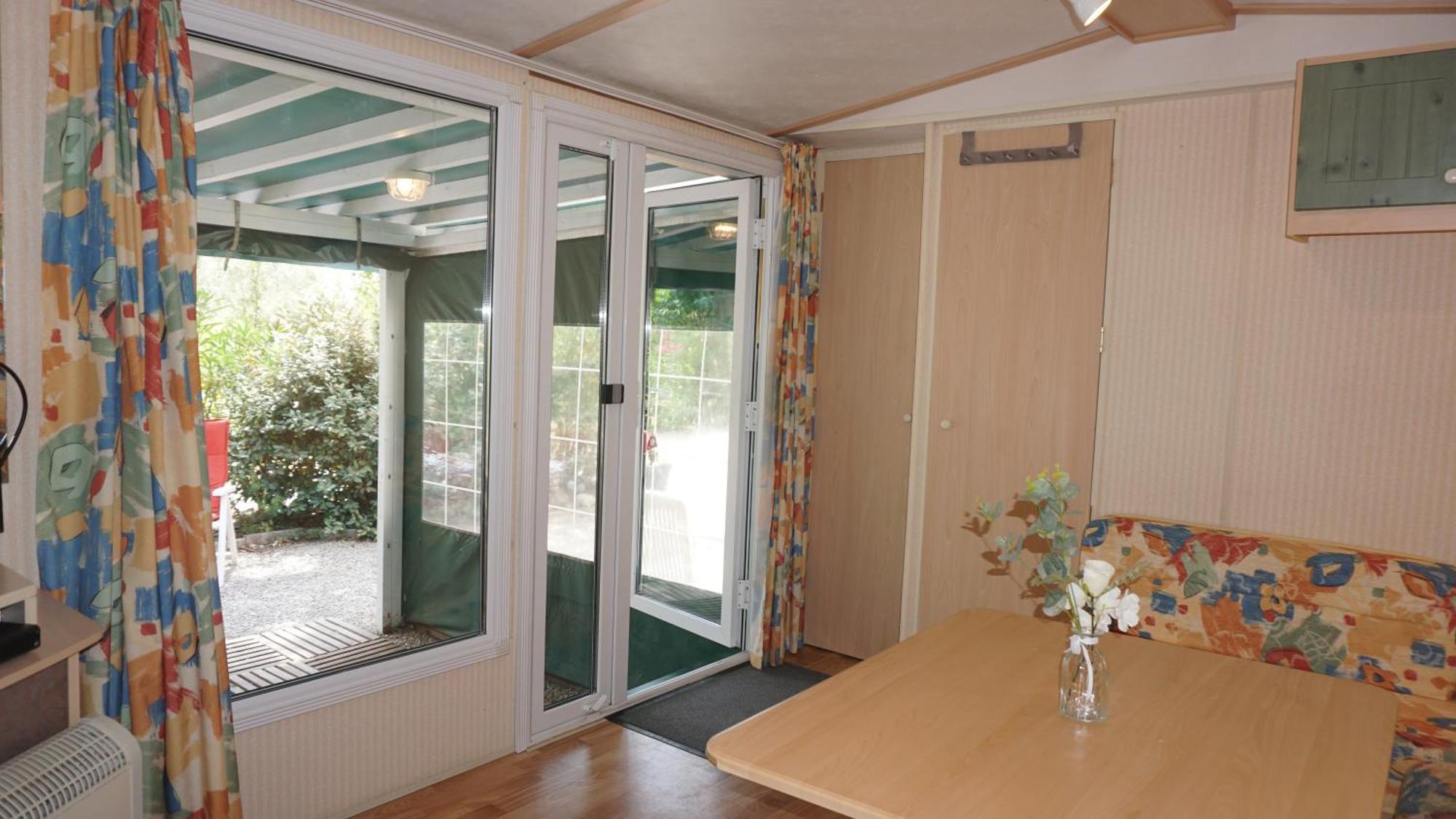 Chalets met buitenkeuken op Camping Leï Suves - JoyCasa Roquebrune-sur-Argens Kamer foto