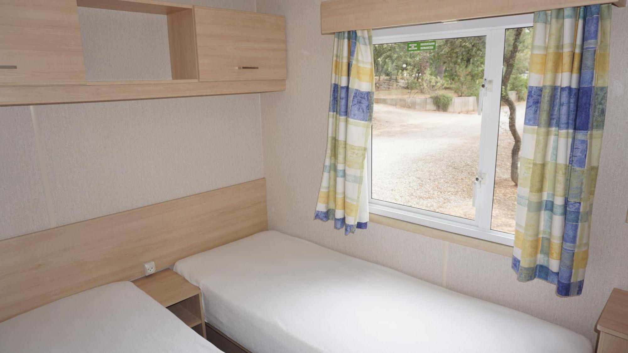 Chalets met buitenkeuken op Camping Leï Suves - JoyCasa Roquebrune-sur-Argens Kamer foto